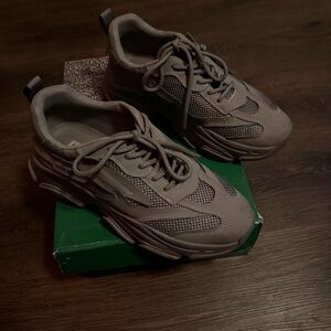 Grey Steve Madden